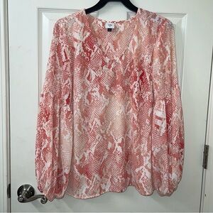Cabi Bethany blouse #5708 pink white snakeskin print V-neck peasant sleeves M